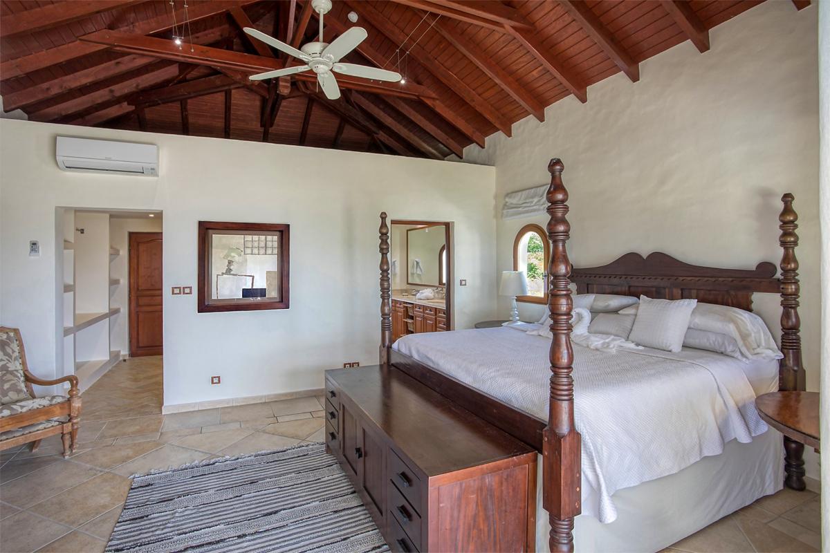 St Martin villa rental with private beach - The bedroom 1